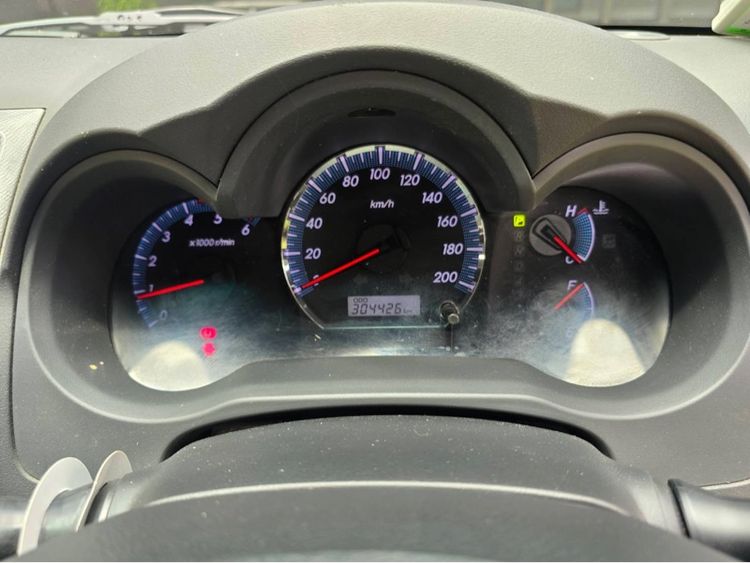 รถ Toyota Fortuner 3.0 V สี ขาว