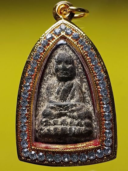หลวงปู่ทวด เนื้อว่าน รุ่นเเรก พิมพ์ใหญ่ ปี2497 สภาพสวยเดิม พระวางอยู่บนหิ้งเก่ามายาวนาน ไม้ได้ทำความสะอาดเลยครับ สภาพสวยมาก พบน้อย