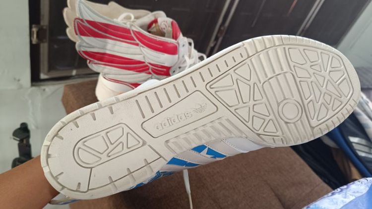 อื่นๆ รองเท้า adidas มีปีก มือสอง