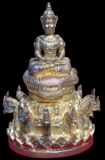 พระบูชาตั้งหน้ารถ บูรณะหลักเมือง ปี 2547