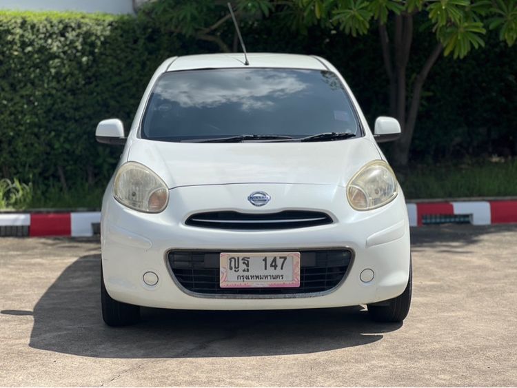 รถ Nissan March 1.2 E สี ขาว