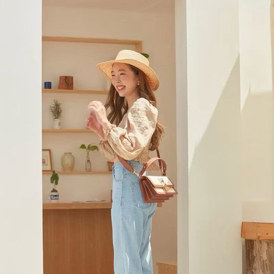 ส่งต่อ กระเป๋า Atreasurebox รุ่น Canvas สี Brown Layer Box Size S 🤎🤍 รูปที่ 2