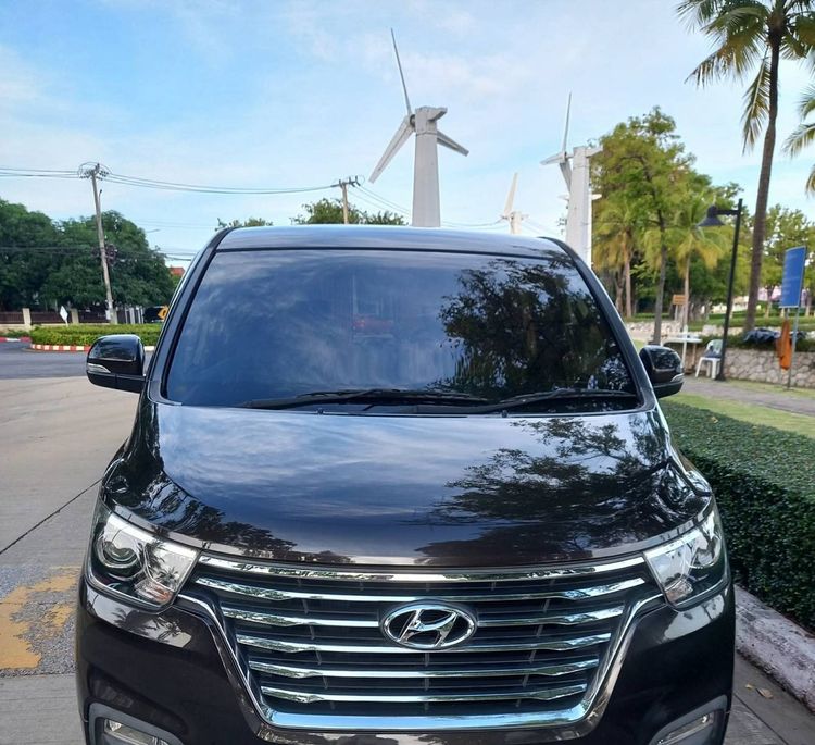 Hyundai H-1  2018 2.5 Elite Van ดีเซล เกียร์อัตโนมัติ น้ำตาล