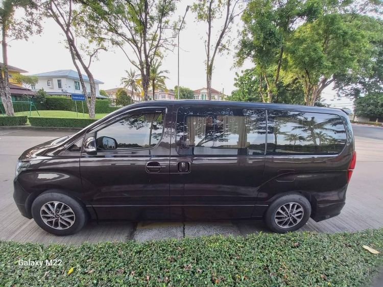 Hyundai H-1  2018 2.5 Elite Van ดีเซล เกียร์อัตโนมัติ น้ำตาล รูปที่ 4