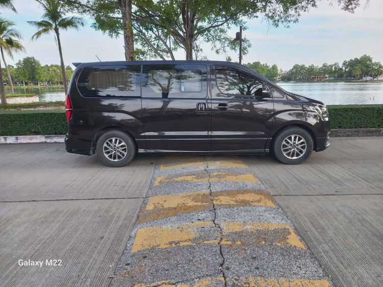 Hyundai H-1 2018 2.5 Elite Van ดีเซล เกียร์อัตโนมัติ น้ำตาล รูปที่ 3