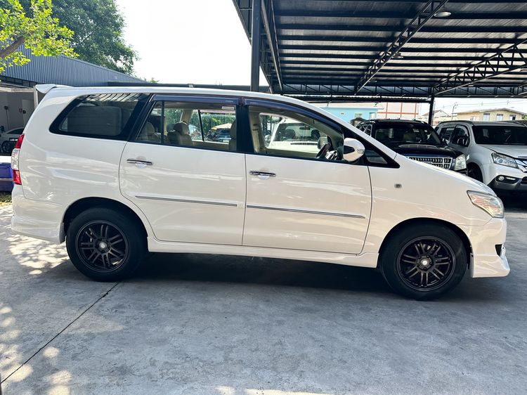 Toyota Innova 2012 2.0 G Utility-car เบนซิน เกียร์อัตโนมัติ ขาว รูปที่ 4