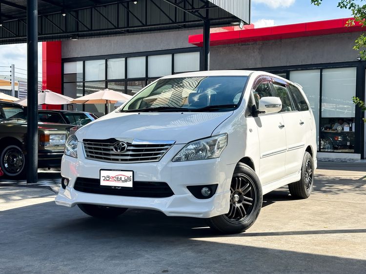 รถ Toyota Innova 2.0 G สี ขาว