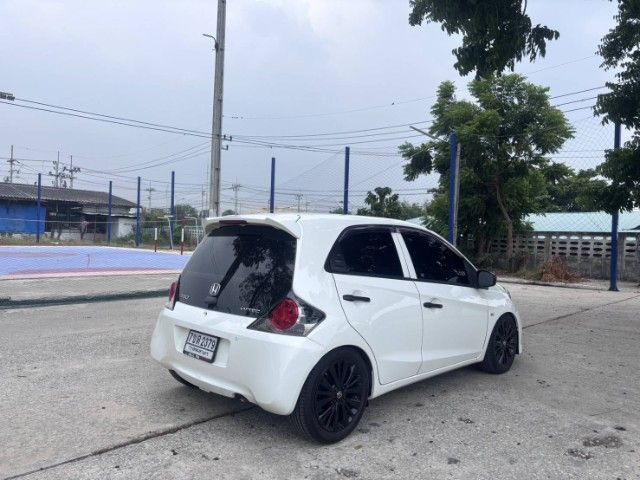 Honda Brio 2012 1.2 V เบนซิน LPG เกียร์ธรรมดา ขาว รูปที่ 3