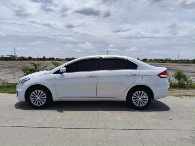 รถ Suzuki Ciaz 1.2 GLX สี ขาว