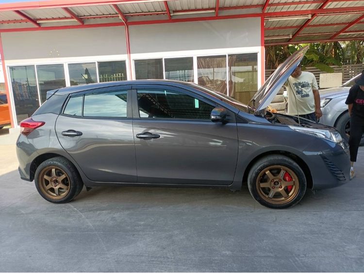 Toyota Yaris 2018 1.2 E Sedan เบนซิน ไม่ติดแก๊ส เกียร์อัตโนมัติ เทา รูปที่ 2