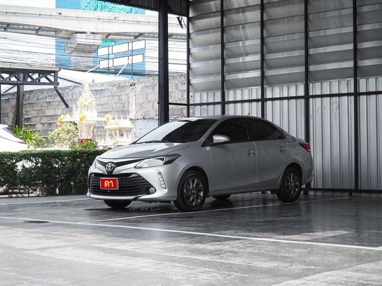 รถ Toyota Vios 1.5 Mid สี เทา