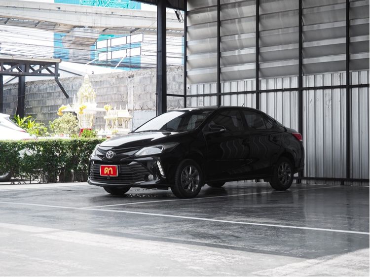 รถ Toyota Vios 1.5 Mid สี ดำ