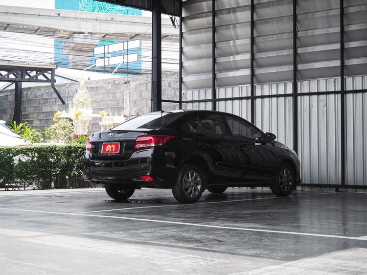 Toyota Vios 2021 1.5 Mid Sedan เบนซิน ไม่ติดแก๊ส เกียร์อัตโนมัติ ดำ รูปที่ 4