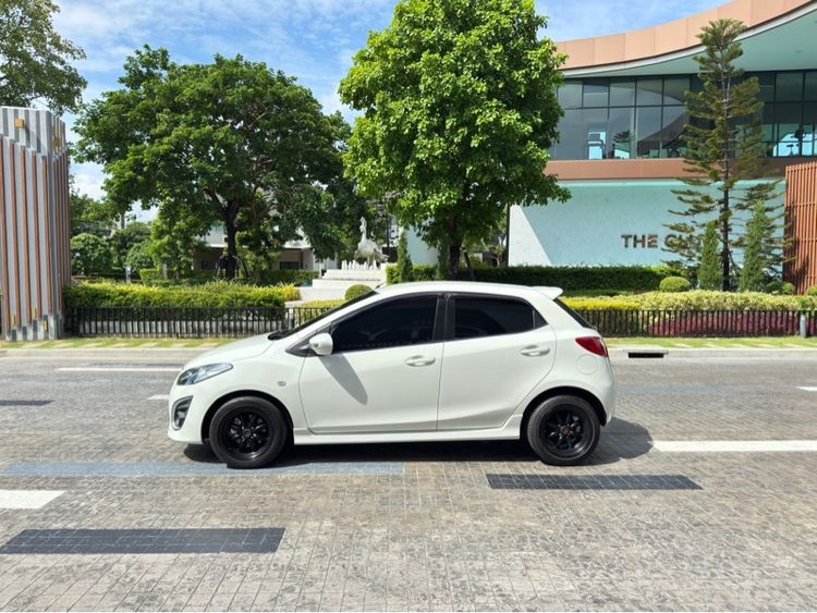 Mazda Mazda 2 2011 1.5 Spirit Sports Sedan เบนซิน ไม่ติดแก๊ส เกียร์อัตโนมัติ ขาว รูปที่ 4