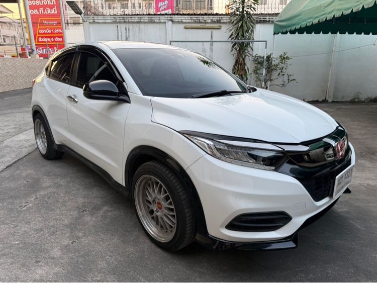 Honda HR-V 2019 1.8 RS Sedan เบนซิน ไม่ติดแก๊ส เกียร์อัตโนมัติ ขาว