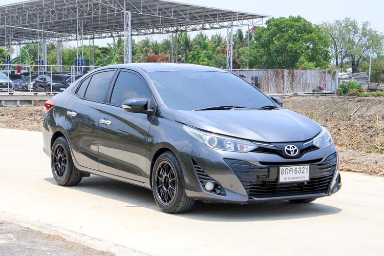 รถ Toyota Yaris ATIV 1.2 S สี เทา