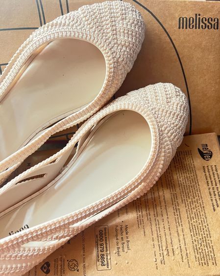 รองเท้าผู้หญิง (ยี่ห้อ melissa), สีเบจ Beige