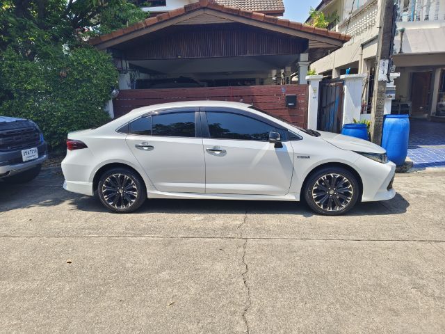 Toyota Corolla 2022 Altis 1.8 Sport Sedan ไฮบริด ไม่ติดแก๊ส เกียร์อัตโนมัติ ขาว รูปที่ 4
