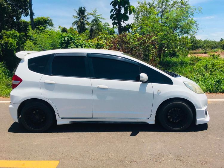 Honda Jazz 2013 1.5 V Sedan เบนซิน LPG เกียร์อัตโนมัติ ขาว รูปที่ 2
