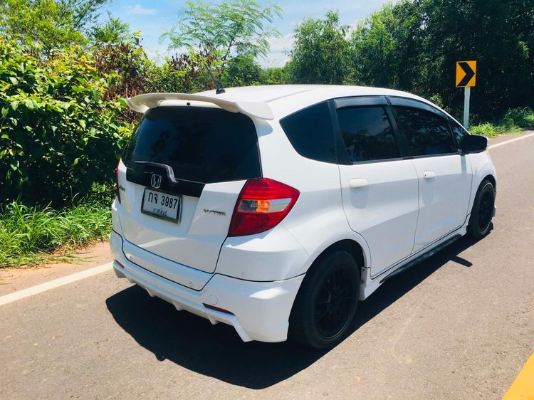 Honda Jazz 2013 1.5 V Sedan เบนซิน LPG เกียร์อัตโนมัติ ขาว รูปที่ 3