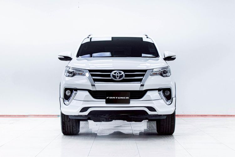Toyota Fortuner 2017 2.4 V Utility-car ดีเซล ไม่ติดแก๊ส เกียร์อัตโนมัติ ขาว รูปที่ 4