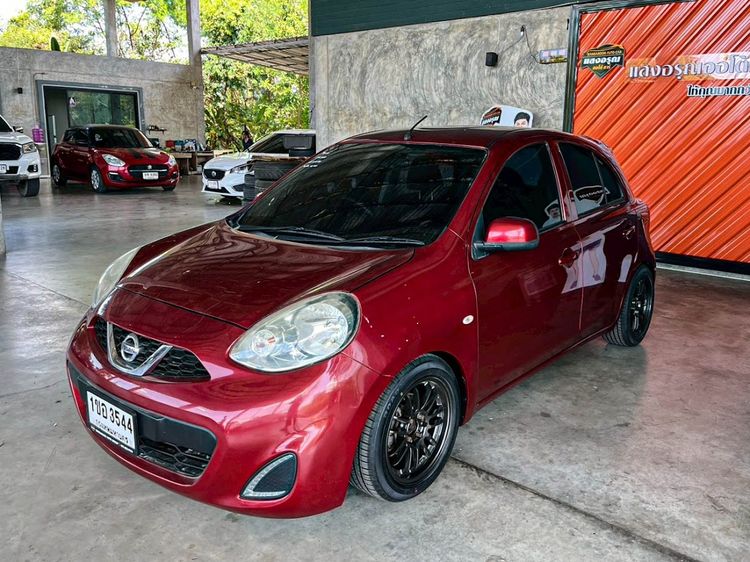รถ Nissan March 1.2 E สี แดง