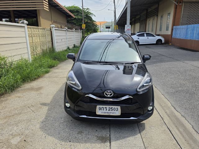 Toyota Sienta 2020 1.5 V Utility-car เบนซิน ไม่ติดแก๊ส เกียร์อัตโนมัติ ดำ รูปที่ 2