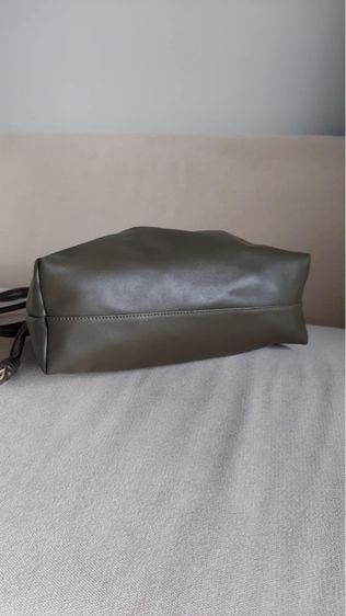 กระเป๋าสะพาย Loewe สีเขียวขี้ม้า รูปที่ 5