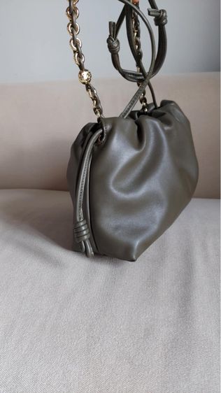 กระเป๋าสะพาย Loewe สีเขียวขี้ม้า รูปที่ 3