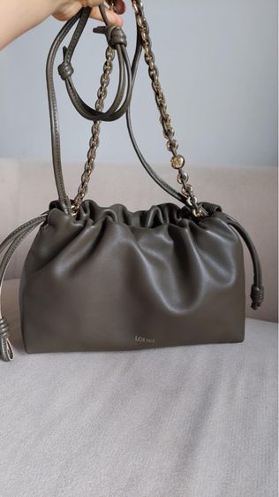 กระเป๋าสะพาย Loewe สีเขียวขี้ม้า