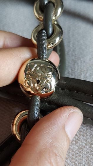 กระเป๋าสะพาย Loewe สีเขียวขี้ม้า รูปที่ 10