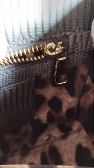กระเป๋าถือใบเล็ก dolce and gabbana สีเขียวขี้ม้า รูปที่ 13