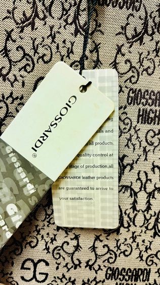 กระเป๋าแบรนด์ Giossardi รุ่น Giossardi High แฟชั่นที่มีดีไซน์ทันสมัย ผ้าแคนวาส ตกแต่งด้วยขอบไวนิลและหูจับสีแดงเบอร์กันดี ราคากันเองค่ะ รูปที่ 5
