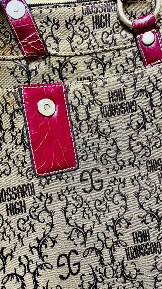 กระเป๋าแบรนด์ Giossardi รุ่น Giossardi High แฟชั่นที่มีดีไซน์ทันสมัย ผ้าแคนวาส ตกแต่งด้วยขอบไวนิลและหูจับสีแดงเบอร์กันดี ราคากันเองค่ะ รูปที่ 4