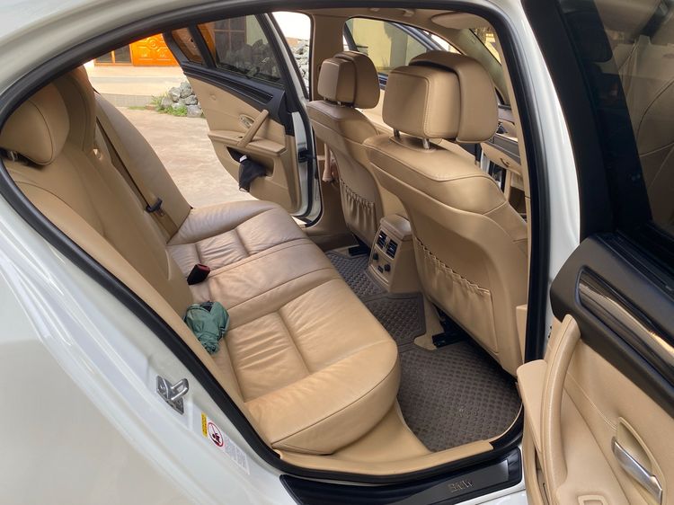 รถ BMW Series 5 520d สี ขาว