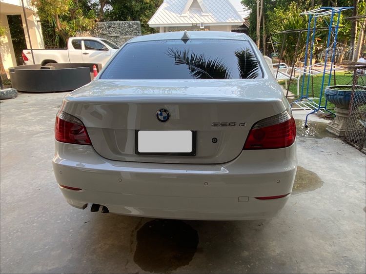BMW Series 5 2010 520d Sedan ดีเซล เกียร์อัตโนมัติ ขาว รูปที่ 4