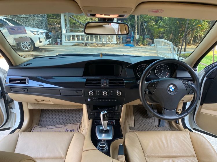 BMW Series 5 2010 520d Sedan ดีเซล เกียร์อัตโนมัติ ขาว รูปที่ 3