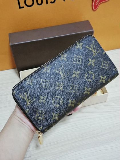 Louis Vuitton Wallet Zippy Monogram Used💯