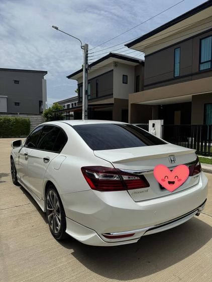 รถ Honda Accord 2.0 EL สี ขาว