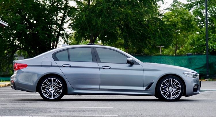BMW Series 5 2018 530e Sedan ปลั๊กอินไฮบริด (PHEV) ไม่ติดแก๊ส เกียร์อัตโนมัติ เทา รูปที่ 4