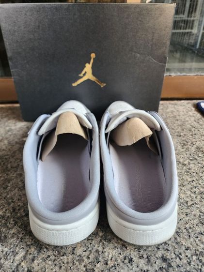 รองเท้าผ้าใบเปิดส้น air jordan รูปที่ 3