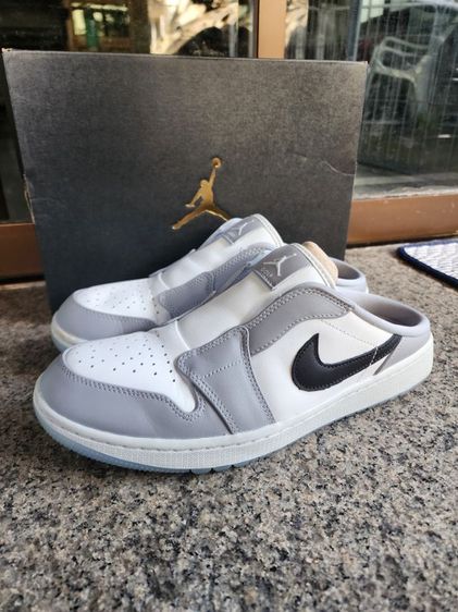รองเท้าผ้าใบเปิดส้น air jordan 