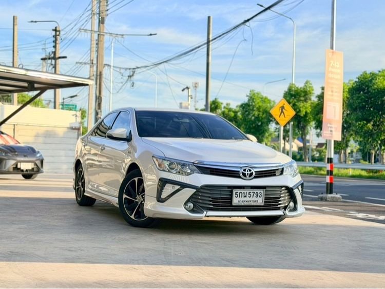รถ Toyota Camry 2.0 G Extremo สี ขาว