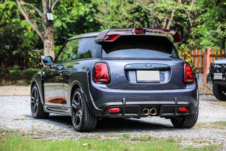 Mini JOHN COOPER WORK 2021 2.0 John Cooper Works GP Sedan เบนซิน ไม่ติดแก๊ส เกียร์อัตโนมัติ เทา รูปที่ 2