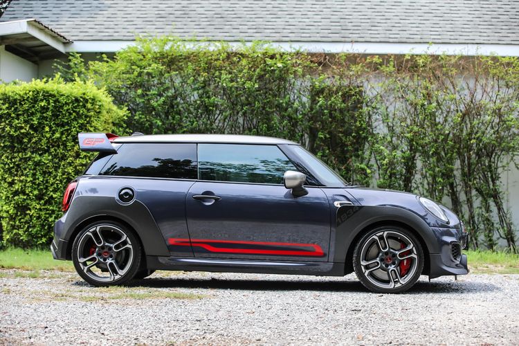 Mini JOHN COOPER WORK 2021 2.0 John Cooper Works GP Sedan เบนซิน ไม่ติดแก๊ส เกียร์อัตโนมัติ เทา รูปที่ 3
