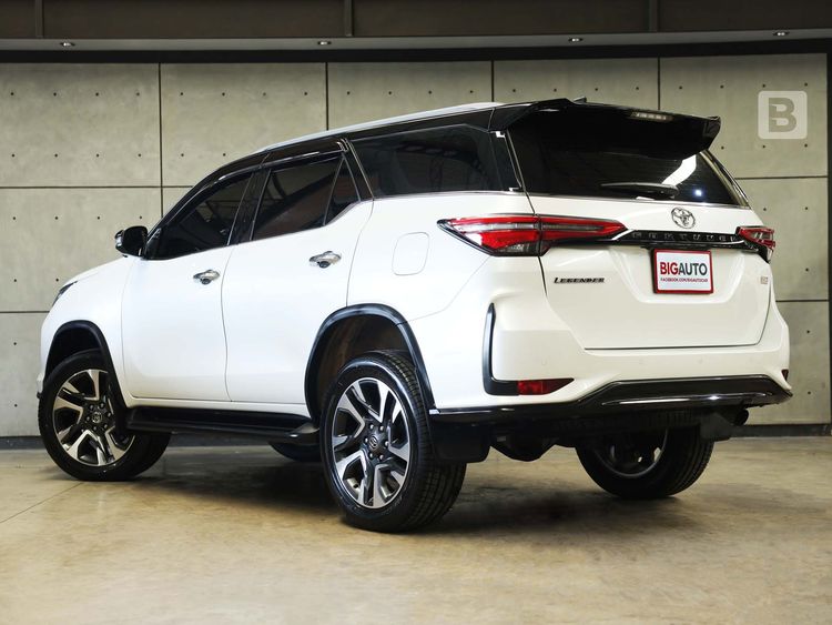 Toyota Fortuner 2023 2.4 Legender Black Top Utility-car ดีเซล ไม่ติดแก๊ส เกียร์อัตโนมัติ ขาว รูปที่ 3