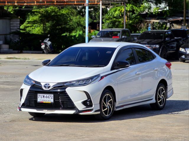 รถ Toyota Yaris ATIV 1.2 Sport Premium สี ขาว