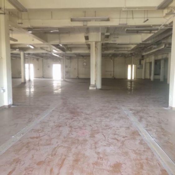 โรงงาน2ชั้น ให้เช่า พื้นที่ใช้สอย2150ตรม. จอดรถบรรทุก6ล้อได้ เช่าถูกเดือนละแสน ตกแต่งเอง สนใจทักแชต line paolin1 รูปที่ 4