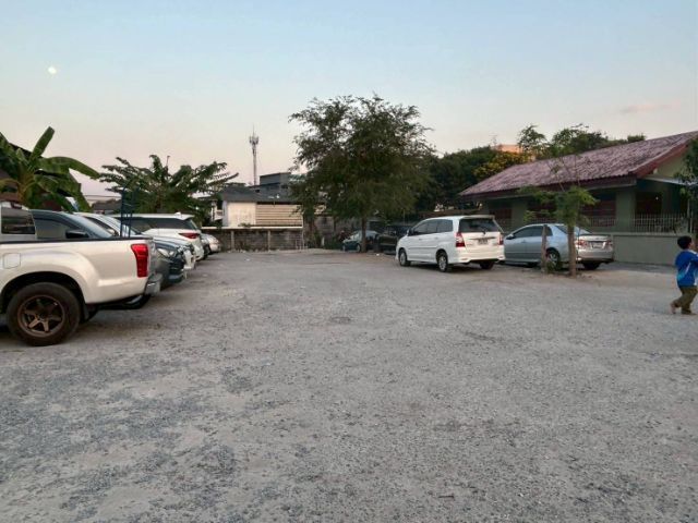 ที่ดินเปล่า รั้วรอบ บ้านไม้หลังเล็กให้เช่า สามารถใช้เป็นโกดัง โรงงาน ได้(สร้างเอง) เช่าถูก ที่ไร่เศษ แค่35000- ทักแชต line paolin1