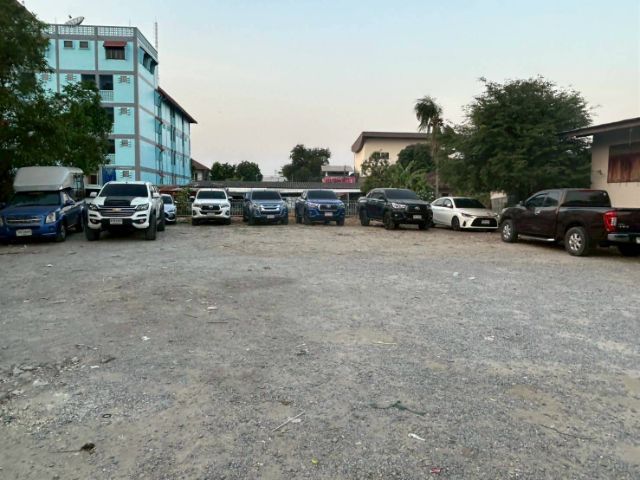 ที่ดินเปล่า รั้วรอบ บ้านไม้หลังเล็กให้เช่า สามารถใช้เป็นโกดัง โรงงาน ได้(สร้างเอง) เช่าถูก ที่ไร่เศษ แค่35000- ทักแชต line paolin1 รูปที่ 3